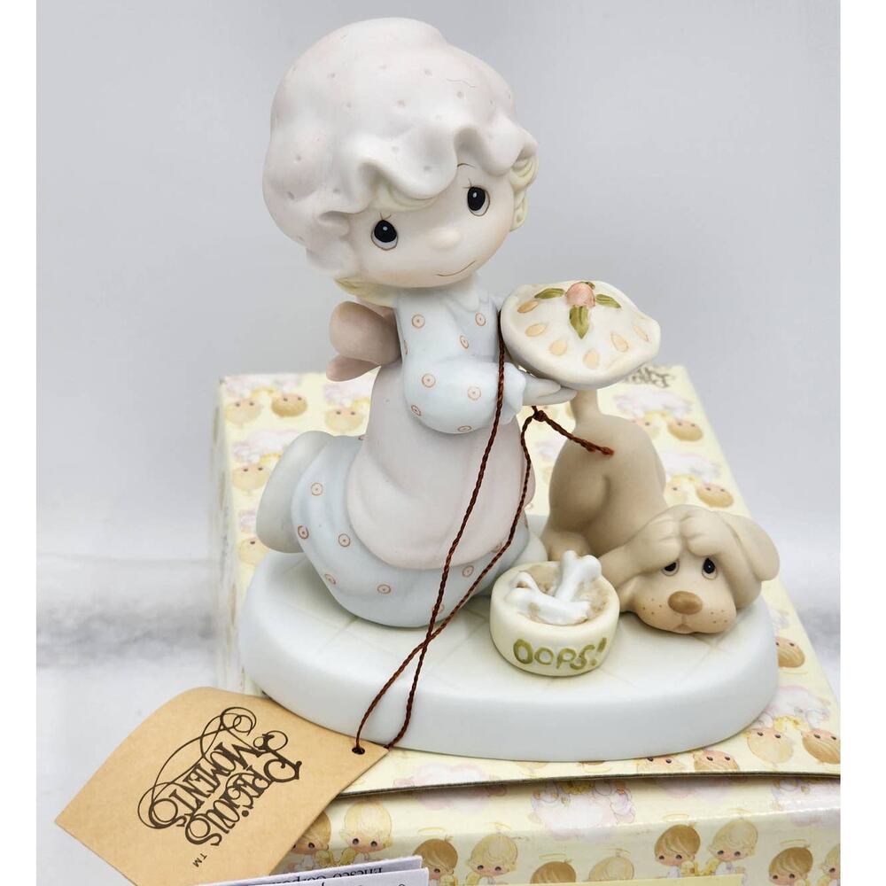 Precious Moments Figurine Dropping Over For Christmas Pie Dog E-2375 Box Tags